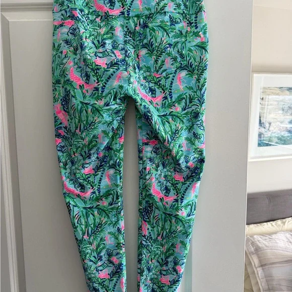 Lilly Pulitzer 28” Corso golf pants. - Picture 4 of 7